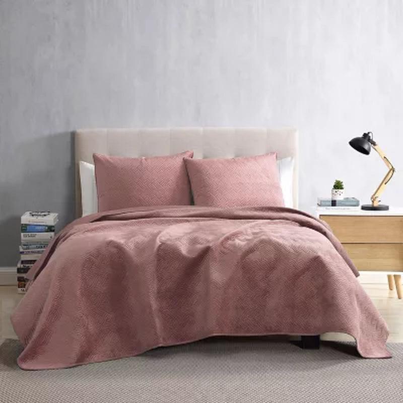 Brielle Home Hayden Velvet Quilt Set (Various Sizes and Colors)