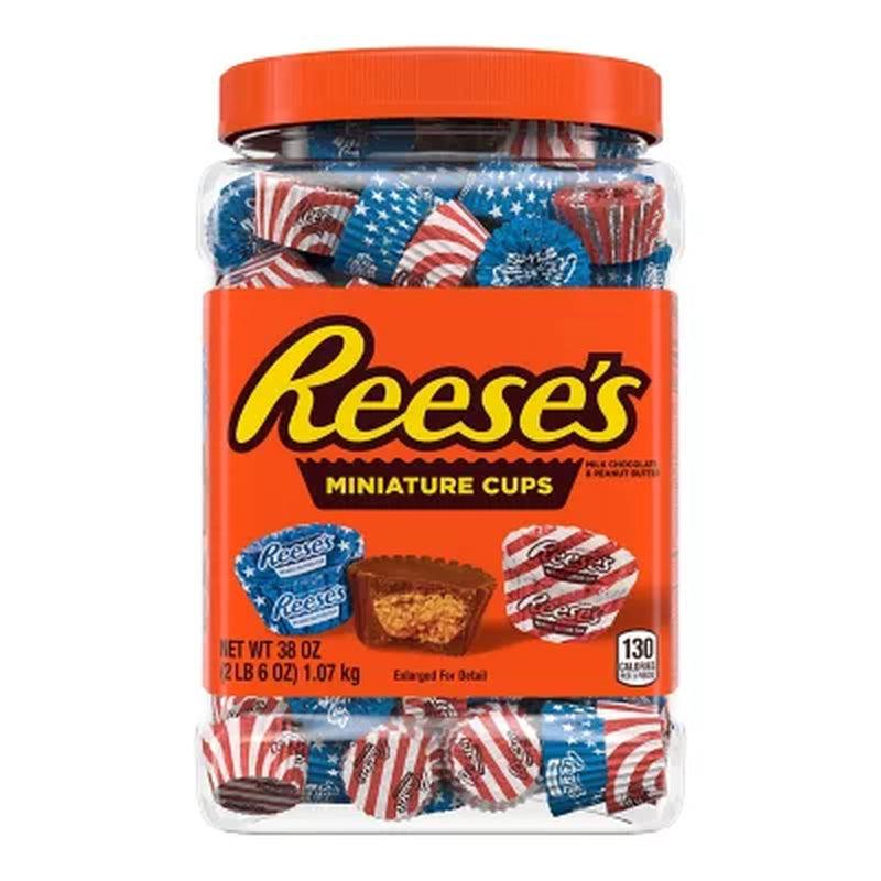 REESE'S Red, White and Blue Miniatures Milk Chocolate Peanut Butter Cups Candy, Bulk Jar (38 Oz.)